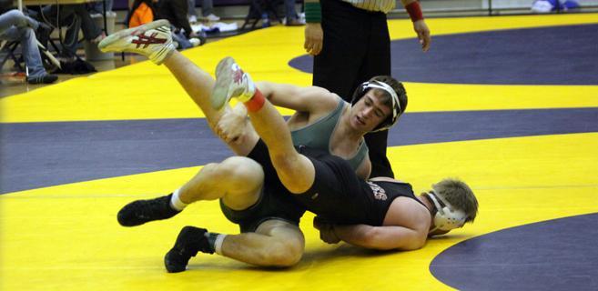 Wildcats qualify school-record seven wrestlers for State 