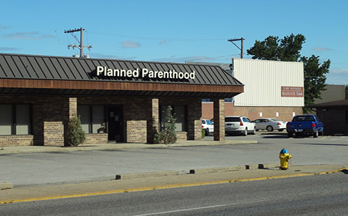 A picture of a Planned Parenthood building, 1 of 650 locations in the United States.