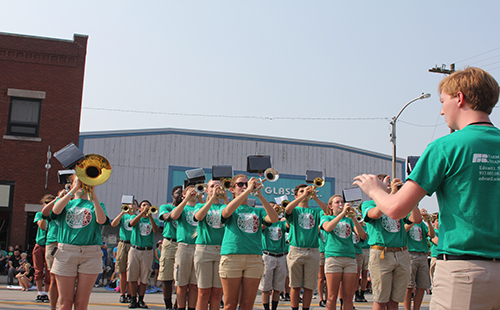 Drum Major Zach Yarborough leads band during the De Soto Days Parade. 