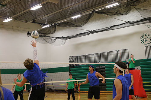 Senior Bryce Mohl sets the ball at the Power Volleyball game on Nov 29. 