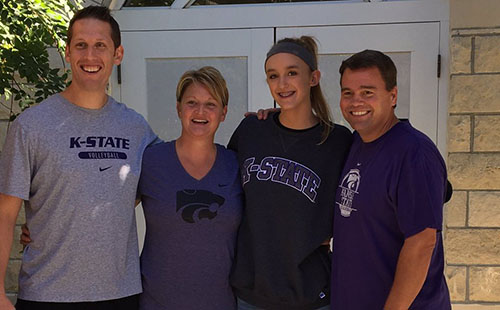 
Junior Faith Hammontree announced her commitment to play volleyball at Kansas State through Twitter on October 18, 2016.
