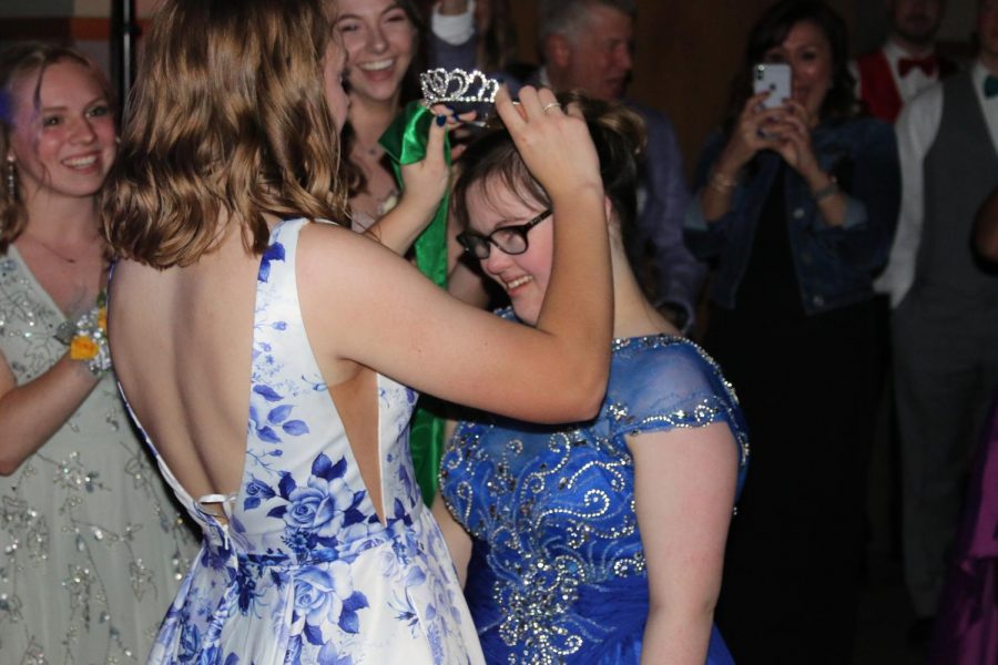 Junior Delaney Lecluyse crowns 2019 prom queen Sydney Jenkins at this years annual dance.