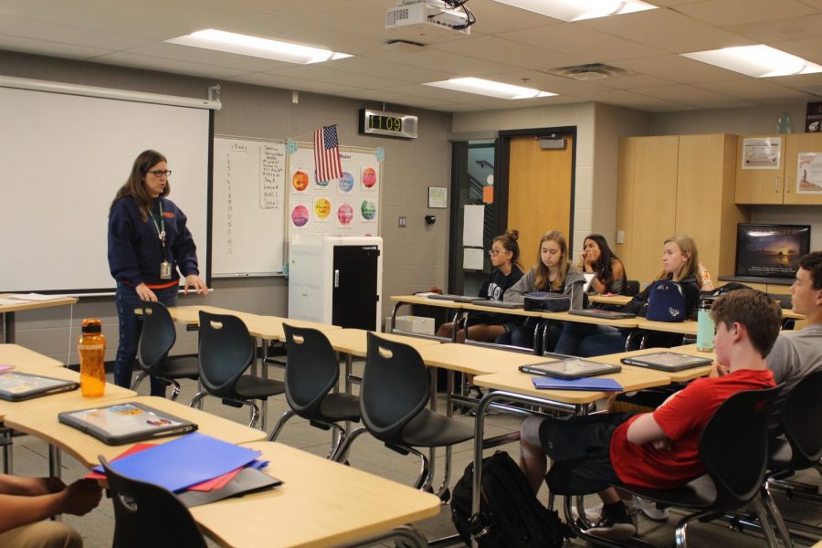 Communication and debate teacher Inga Kelly teaches her debate class on Aug. 30. 
