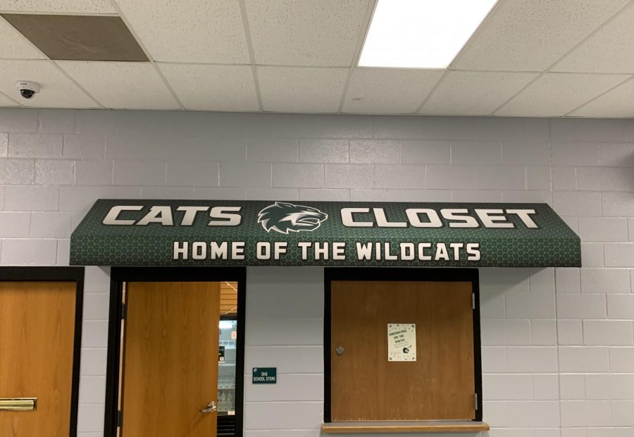 De Soto High Schools marketing store the "Cats Closet" located in school cafeteria. 