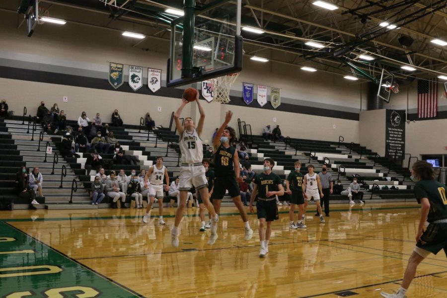 Basketball boys varsity facing off against Basehor-Linwood on Feb. 12.