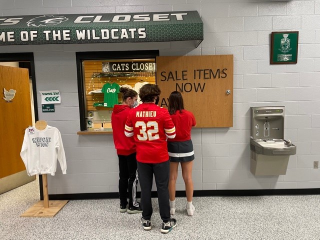 Marketing students decorating the front of Cats Closet during lunch on February 5th.