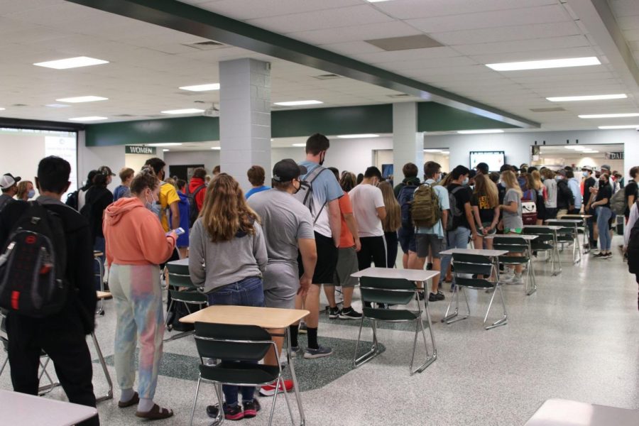 De Soto High School students wait in line for their lunch on Aug. 19, 2021.