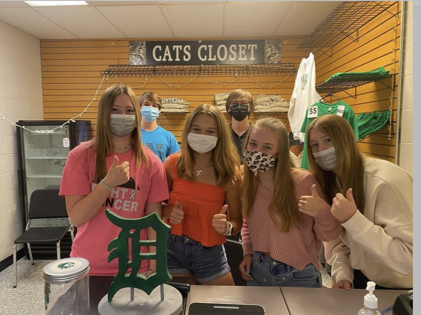 De Soto High School Advanced Marketing Students pose in Cats Closet for a picture on August 23, 2021. 